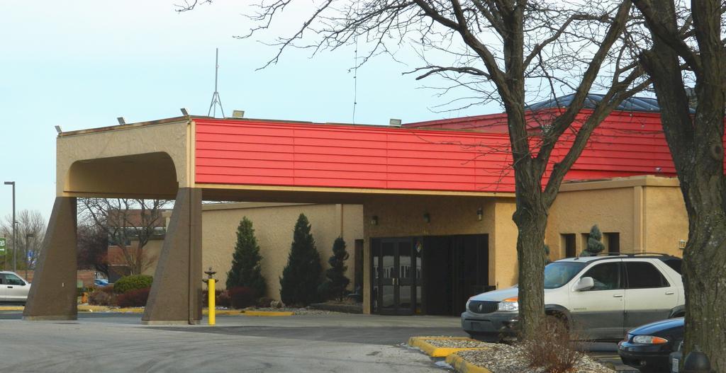 Howard Johnson Plaza Kansas City Hotel & Conference Center Exterior photo